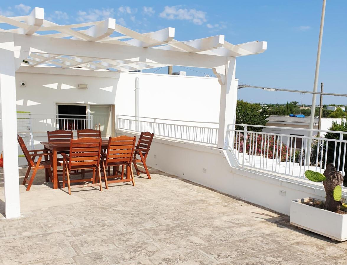 La Baia Apartments Torre Lapillo Exterior foto